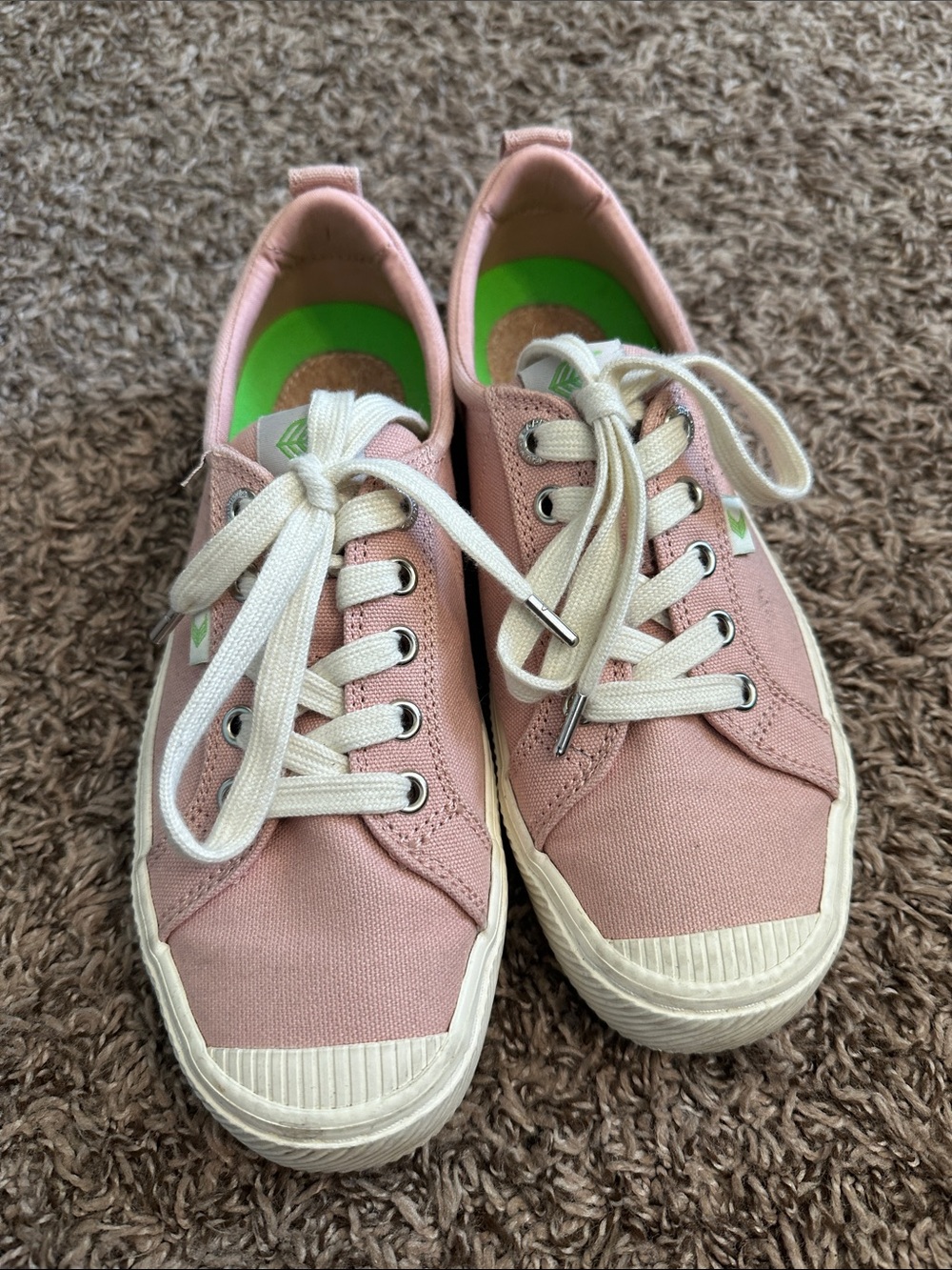 Cariuma Pink and White Women's Sneakers - Picture 4 of 5
